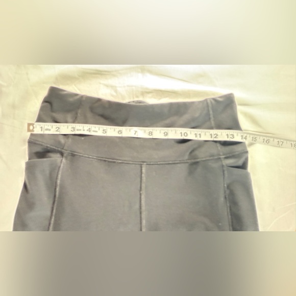 Victoria's Secret Black Leggings with side pockets. NWOT. Sz 10 - Picture 4 of 5